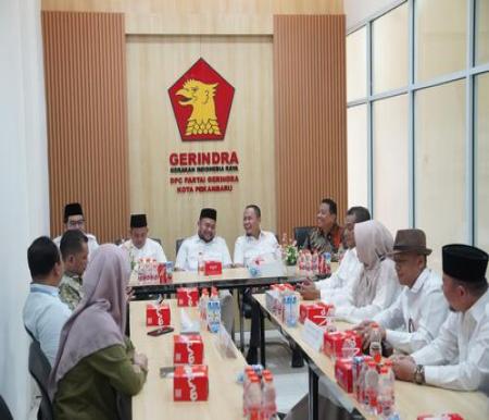 Walikota dan Walikota Pekanbaru Terpilih, Agung Nugroho dan Markarius Anwar mengunjungi DPC Partai Gerindra Pekanbaru. (Foto: Mimi Purwanti)